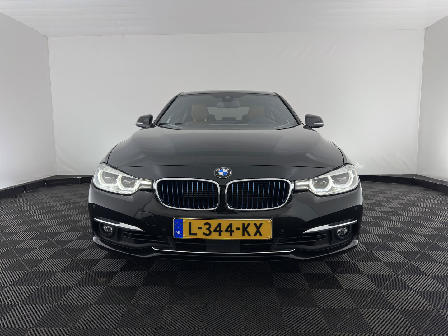 BMW 3-serie 330e High Executive Plug-In Aut. *FULL-LEATHER | FULL-LED | ADAPTIVE-CRUISE | MEMORY-PACK | KEYLESS | HIFI-SOUND | CAMERA | HEATED-SPORTSEATS | DAB+ | NAVI-FULLMAP | PRIVACY-GLASS | SHIFT-PADDLES | 18"ALU*
