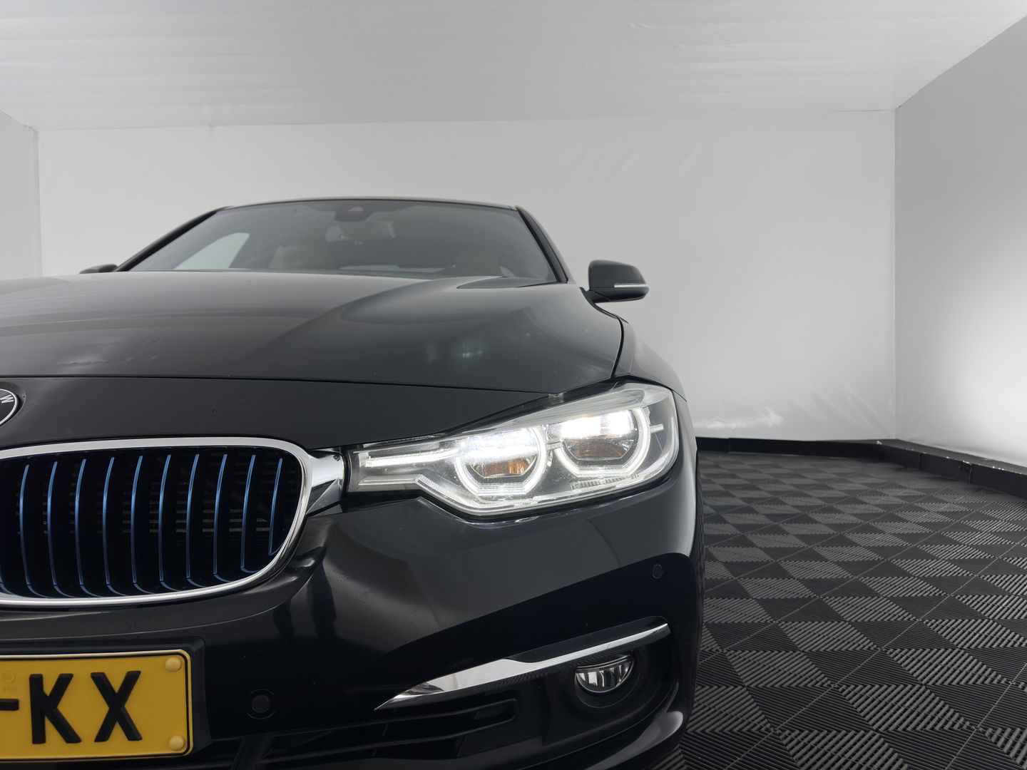 BMW 3-serie 330e High Executive Plug-In Aut. *FULL-LEATHER | FULL-LED | ADAPTIVE-CRUISE | MEMORY-PACK | KEYLESS | HIFI-SOUND | CAMERA | HEATED-SPORTSEATS | DAB+ | NAVI-FULLMAP | PRIVACY-GLASS | SHIFT-PADDLES | 18"ALU*