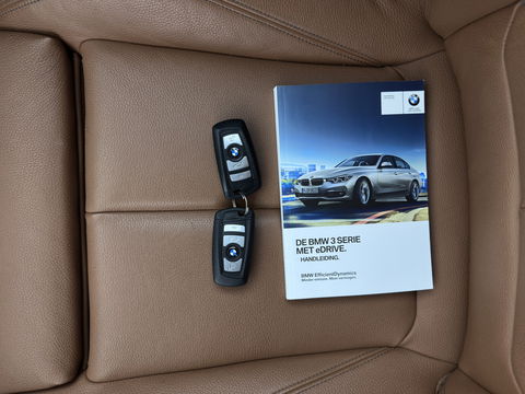 BMW 3-serie 330e High Executive Plug-In Aut. *FULL-LEATHER | FULL-LED | ADAPTIVE-CRUISE | MEMORY-PACK | KEYLESS | HIFI-SOUND | CAMERA | HEATED-SPORTSEATS | DAB+ | NAVI-FULLMAP | PRIVACY-GLASS | SHIFT-PADDLES | 18"ALU*
