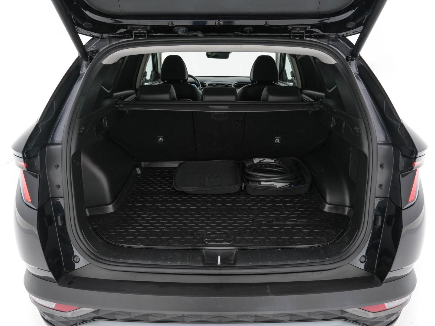 Hyundai Tucson 1.6 T-GDI PHEV Premium 4WD (INCL.BTW) *FULL-LEATER | FULL-LED | ADAPTIVE-CRUISE | BLIND-SPOT | MEMORY-PACK | TOP-VIEW | KEYLESS | DIGI-COCKPIT | HEATED/VENTILATED-COMFORTSEATS | DAB+ | PRIVACY-GLASS | SHIFT-PADDLES | 1