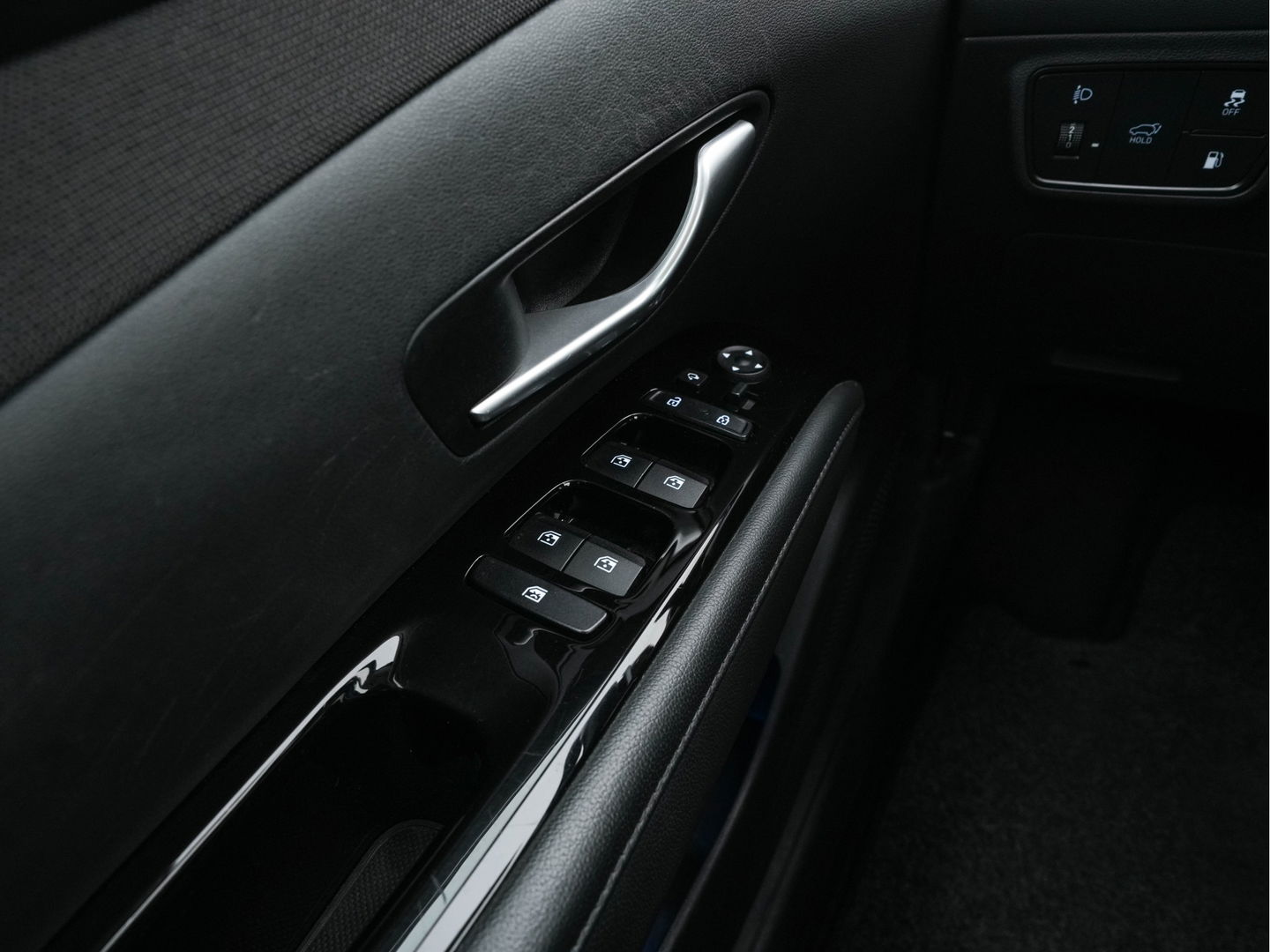 Hyundai Tucson 1.6 T-GDI PHEV Premium 4WD (INCL.BTW) *FULL-LEATER | FULL-LED | ADAPTIVE-CRUISE | BLIND-SPOT | MEMORY-PACK | TOP-VIEW | KEYLESS | DIGI-COCKPIT | HEATED/VENTILATED-COMFORTSEATS | DAB+ | PRIVACY-GLASS | SHIFT-PADDLES | 1