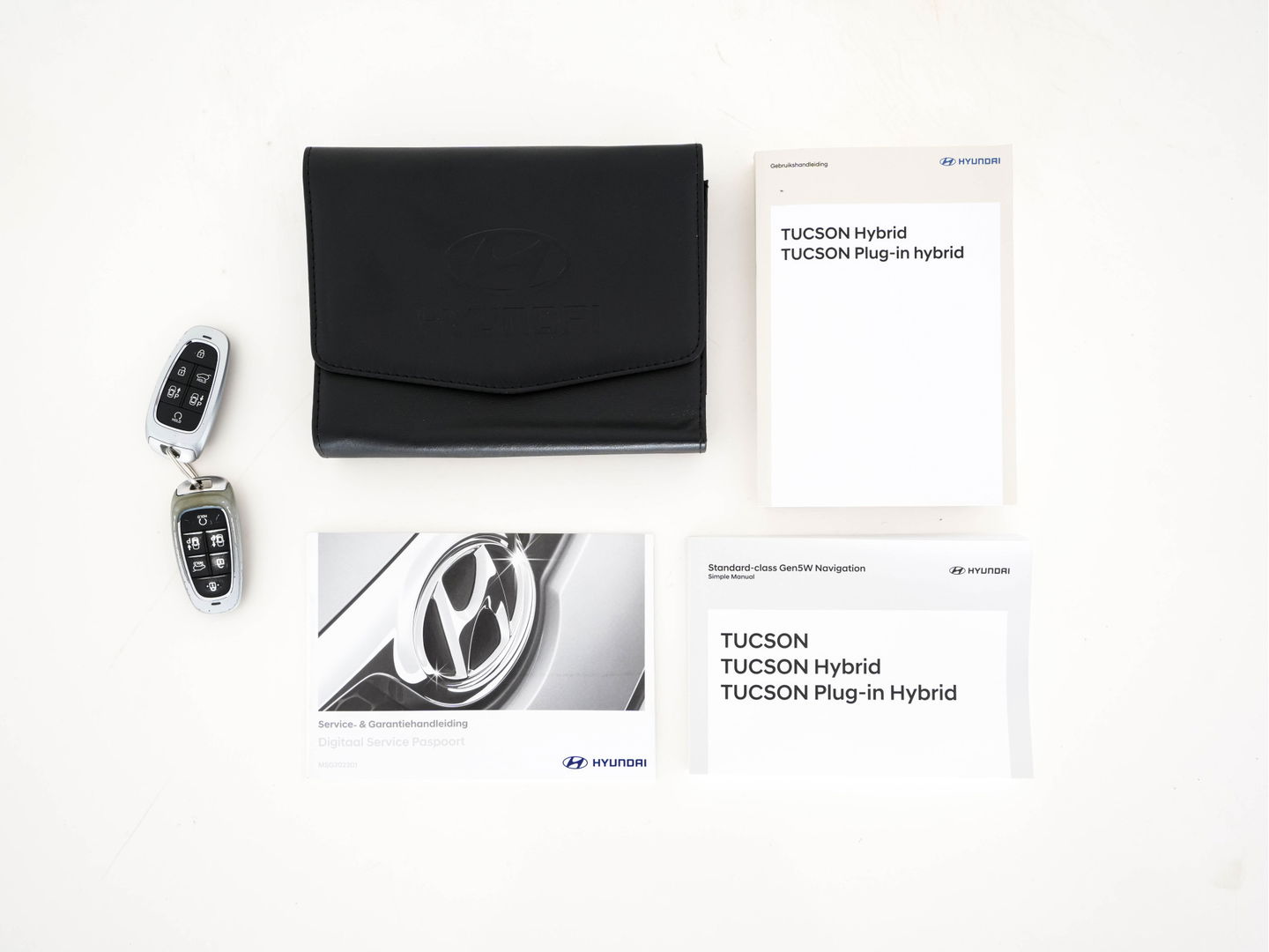 Hyundai Tucson 1.6 T-GDI PHEV Premium 4WD (INCL.BTW) *FULL-LEATER | FULL-LED | ADAPTIVE-CRUISE | BLIND-SPOT | MEMORY-PACK | TOP-VIEW | KEYLESS | DIGI-COCKPIT | HEATED/VENTILATED-COMFORTSEATS | DAB+ | PRIVACY-GLASS | SHIFT-PADDLES | 1