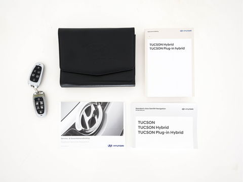 Hyundai Tucson 1.6 T-GDI PHEV Premium 4WD (INCL.BTW) *FULL-LEATER | FULL-LED | ADAPTIVE-CRUISE | BLIND-SPOT | MEMORY-PACK | TOP-VIEW | KEYLESS | DIGI-COCKPIT | HEATED/VENTILATED-COMFORTSEATS | DAB+ | PRIVACY-GLASS | SHIFT-PADDLES | 1