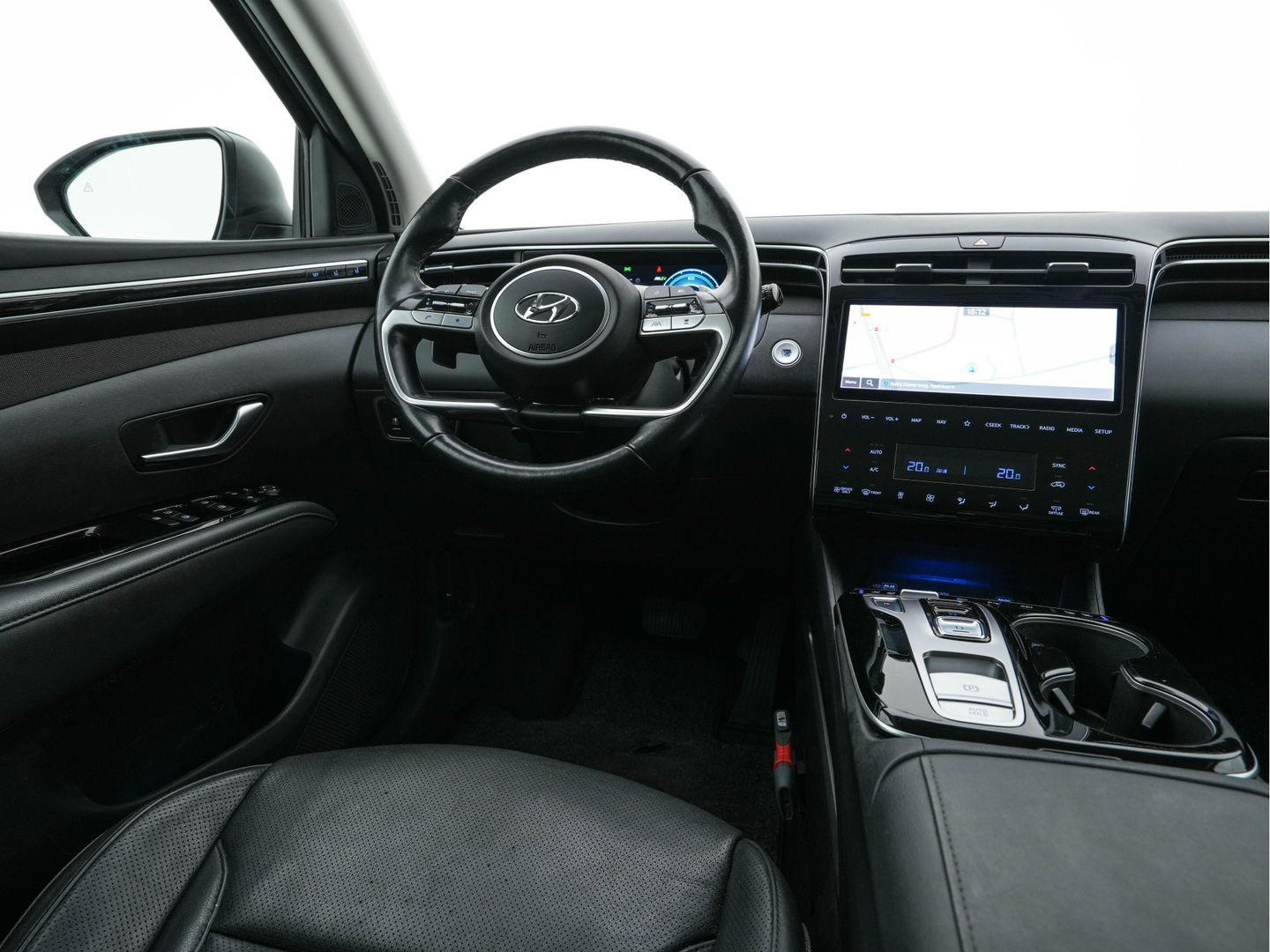 Hyundai Tucson 1.6 T-GDI PHEV Premium 4WD (INCL.BTW) *FULL-LEATER | FULL-LED | ADAPTIVE-CRUISE | BLIND-SPOT | MEMORY-PACK | TOP-VIEW | KEYLESS | DIGI-COCKPIT | HEATED/VENTILATED-COMFORTSEATS | DAB+ | PRIVACY-GLASS | SHIFT-PADDLES | 1