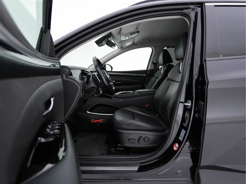 Hyundai Tucson 1.6 T-GDI PHEV Premium 4WD (INCL.BTW) *FULL-LEATER | FULL-LED | ADAPTIVE-CRUISE | BLIND-SPOT | MEMORY-PACK | TOP-VIEW | KEYLESS | DIGI-COCKPIT | HEATED/VENTILATED-COMFORTSEATS | DAB+ | PRIVACY-GLASS | SHIFT-PADDLES | 1