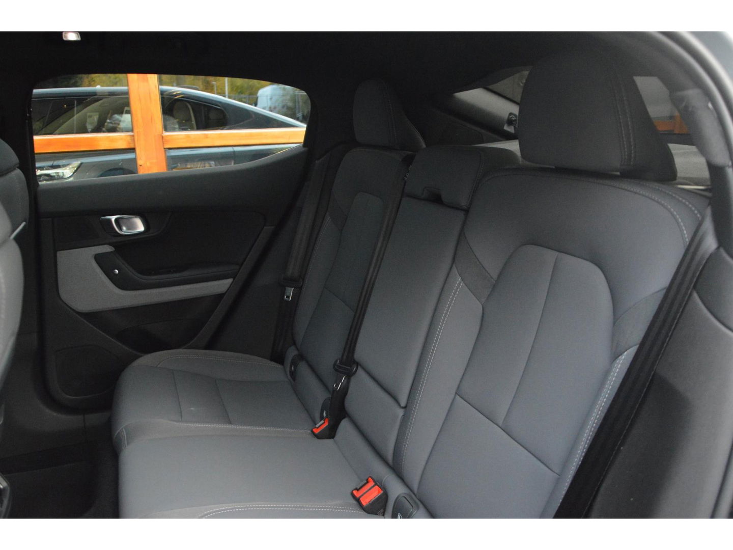 Polestar 2 Long Range Dual Motor Launch Edition 78kWh | Pilot assist | Trekhaak | Panoramadak | Stoel + Stuurverwarming | 360° |