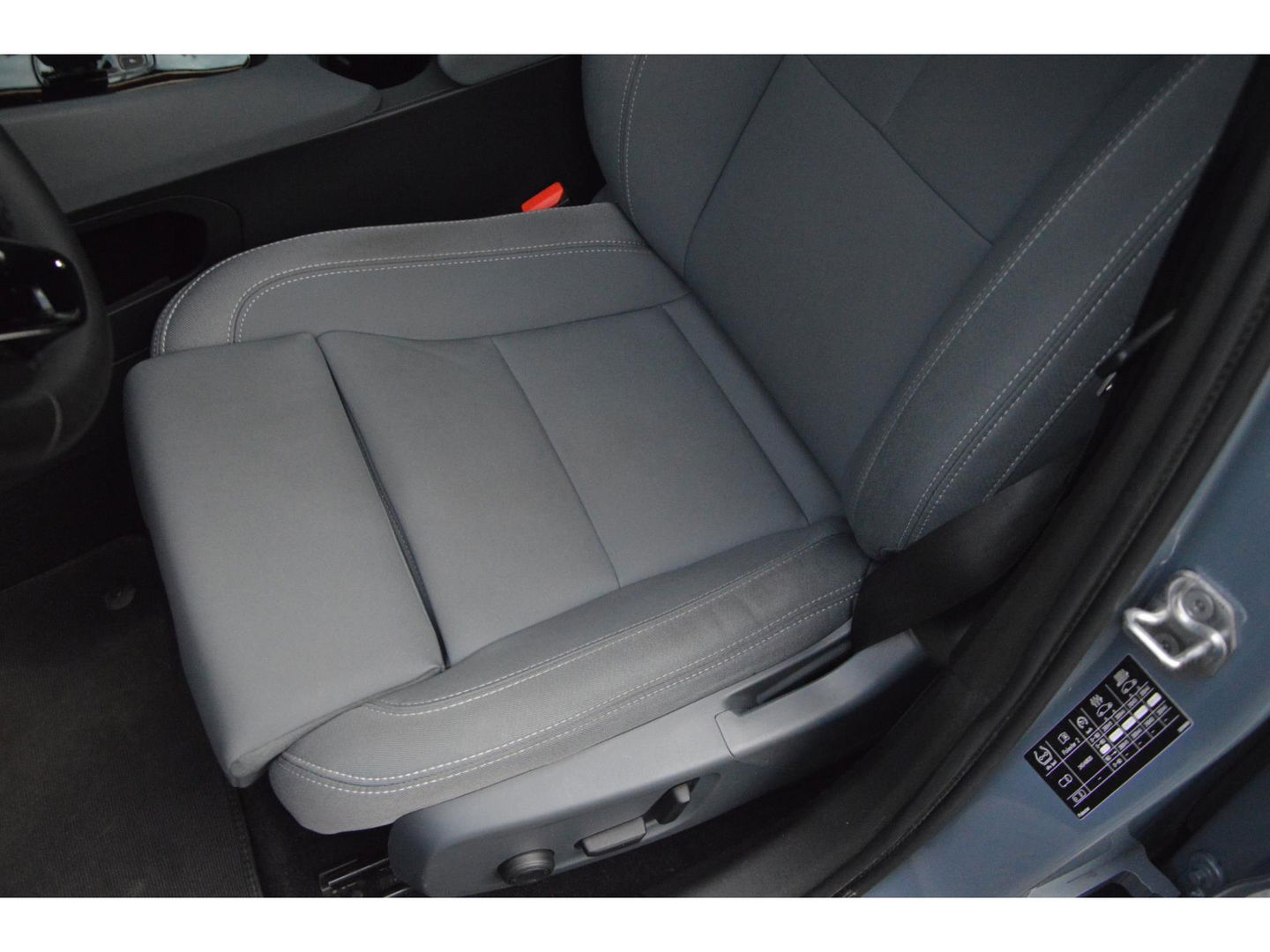 Polestar 2 Long Range Dual Motor Launch Edition 78kWh | Pilot assist | Trekhaak | Panoramadak | Stoel + Stuurverwarming | 360° |