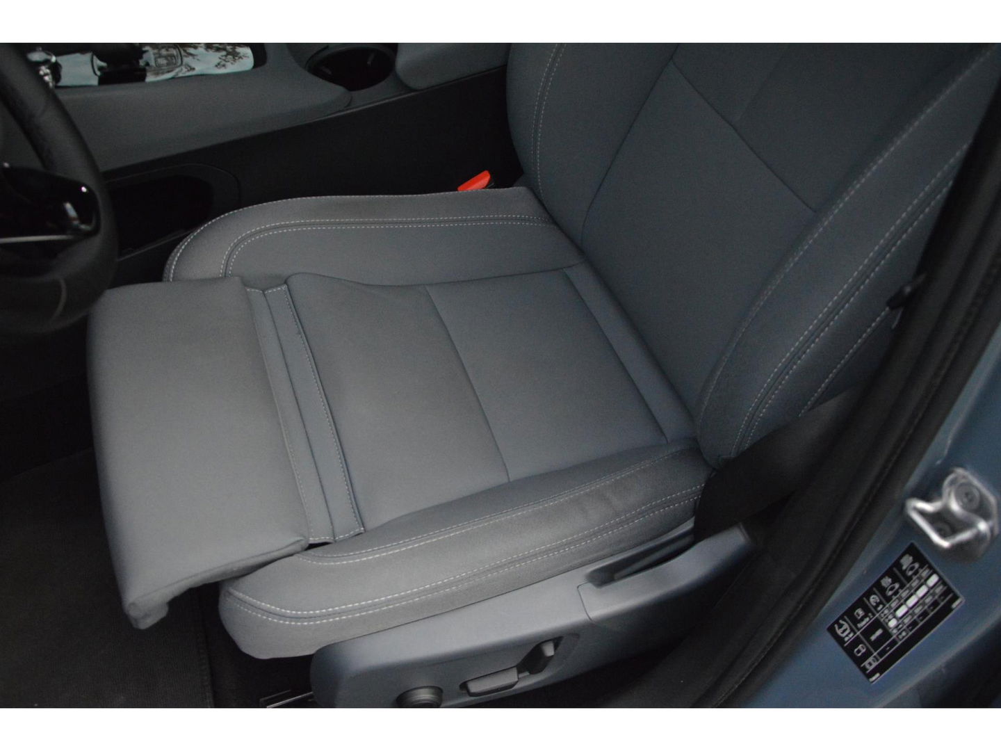 Polestar 2 Long Range Dual Motor Launch Edition 78kWh | Pilot assist | Trekhaak | Panoramadak | Stoel + Stuurverwarming | 360° |