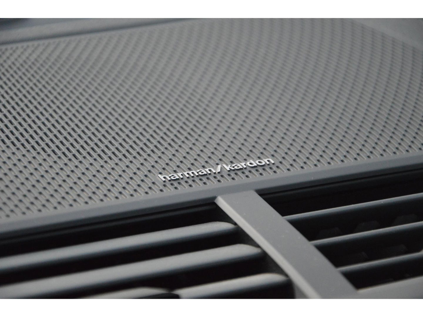 Polestar 2 Long Range Dual Motor Launch Edition 78kWh | Pilot assist | Trekhaak | Panoramadak | Stoel + Stuurverwarming | 360° |