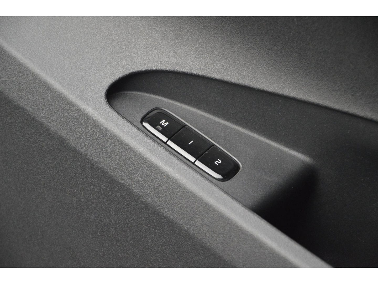 Polestar 2 Long Range Dual Motor Launch Edition 78kWh | Pilot assist | Trekhaak | Panoramadak | Stoel + Stuurverwarming | 360° |