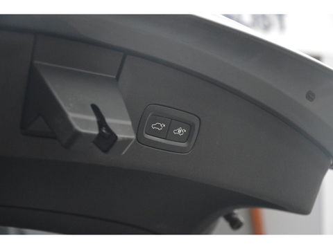 Polestar 2 Long Range Dual Motor Launch Edition 78kWh | Pilot assist | Trekhaak | Panoramadak | Stoel + Stuurverwarming | 360° |