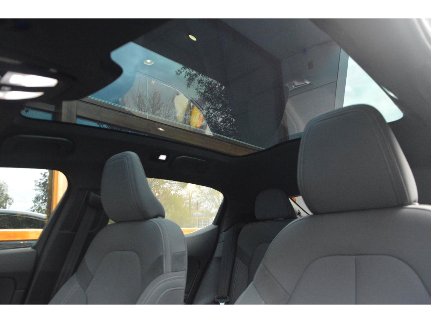 Polestar 2 Long Range Dual Motor Launch Edition 78kWh | Pilot assist | Trekhaak | Panoramadak | Stoel + Stuurverwarming | 360° |