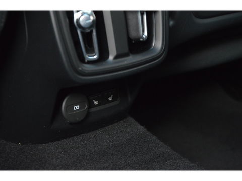 Polestar 2 Long Range Dual Motor Launch Edition 78kWh | Pilot assist | Trekhaak | Panoramadak | Stoel + Stuurverwarming | 360° |