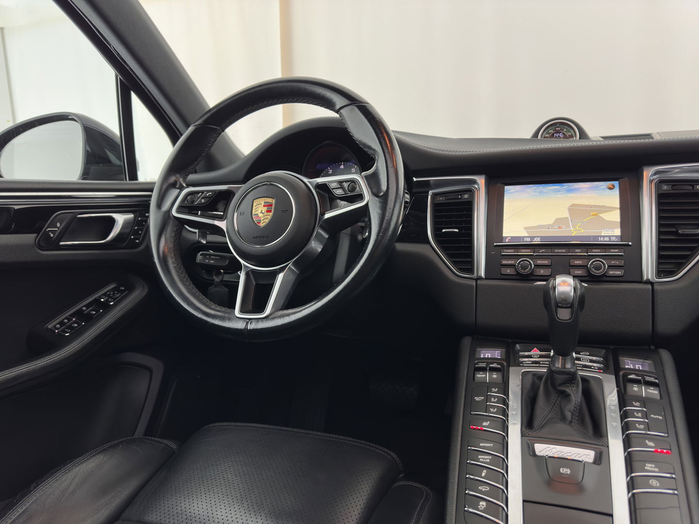 Porsche Macan 3.0 S Aut. *PANO | LUXURY-LEATHER | XENON | SPORT-CHRONO-PACK | MEMORY-PACK | BOSE-SOUND | AIR-SUSPENSION | HEATED-COMFORTSEATS | CAMERA | NAVI-FULLMAP | PRIVACY-GLASS | SHIFT-PADDLES | 21''ALU*
