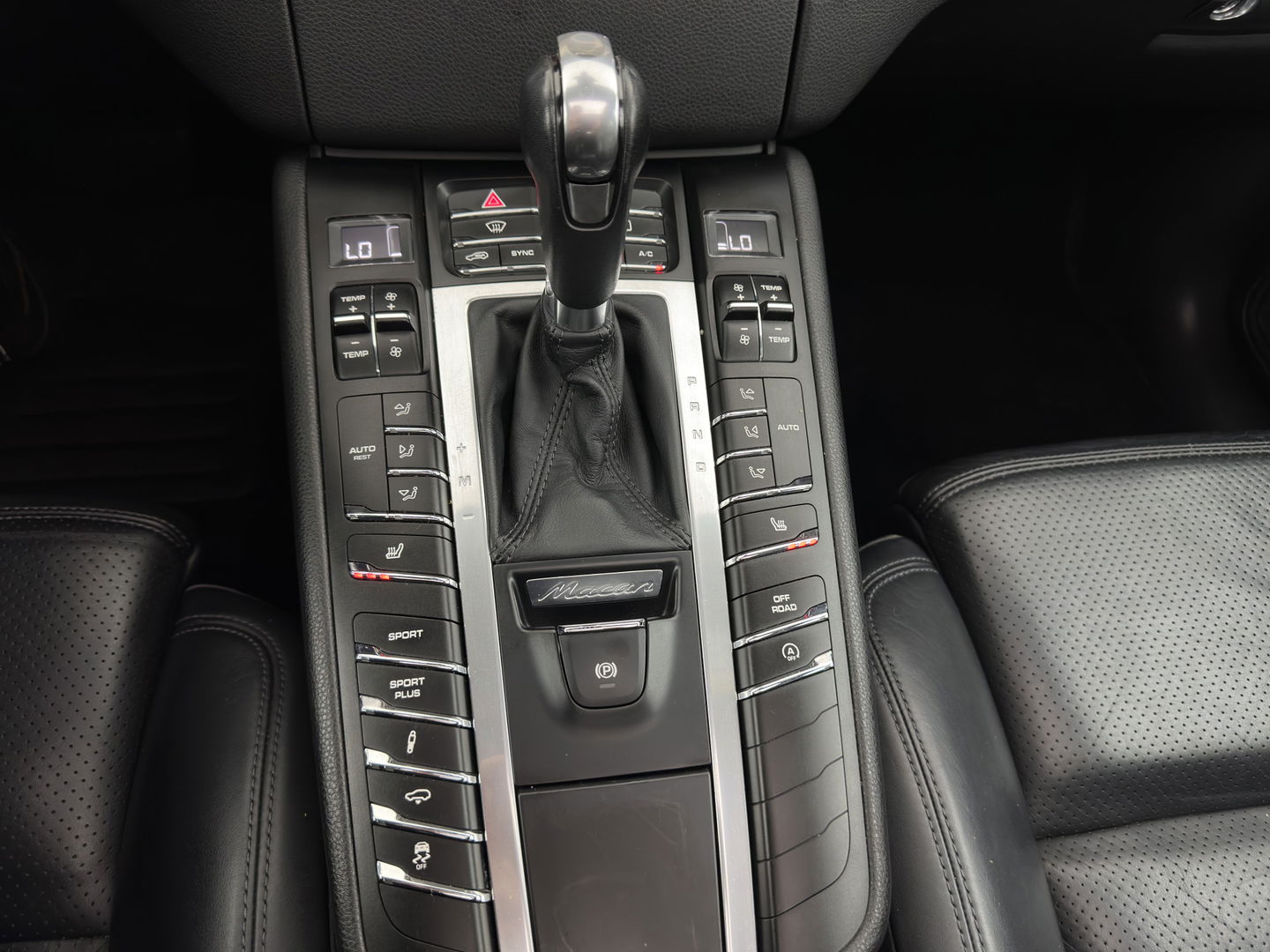 Porsche Macan 3.0 S Aut. *PANO | LUXURY-LEATHER | XENON | SPORT-CHRONO-PACK | MEMORY-PACK | BOSE-SOUND | AIR-SUSPENSION | HEATED-COMFORTSEATS | CAMERA | NAVI-FULLMAP | PRIVACY-GLASS | SHIFT-PADDLES | 21''ALU*