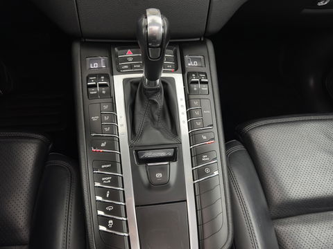Porsche Macan 3.0 S Aut. *PANO | LUXURY-LEATHER | XENON | SPORT-CHRONO-PACK | MEMORY-PACK | BOSE-SOUND | AIR-SUSPENSION | HEATED-COMFORTSEATS | CAMERA | NAVI-FULLMAP | PRIVACY-GLASS | SHIFT-PADDLES | 21''ALU*