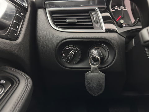 Porsche Macan 3.0 S Aut. *PANO | LUXURY-LEATHER | XENON | SPORT-CHRONO-PACK | MEMORY-PACK | BOSE-SOUND | AIR-SUSPENSION | HEATED-COMFORTSEATS | CAMERA | NAVI-FULLMAP | PRIVACY-GLASS | SHIFT-PADDLES | 21''ALU*