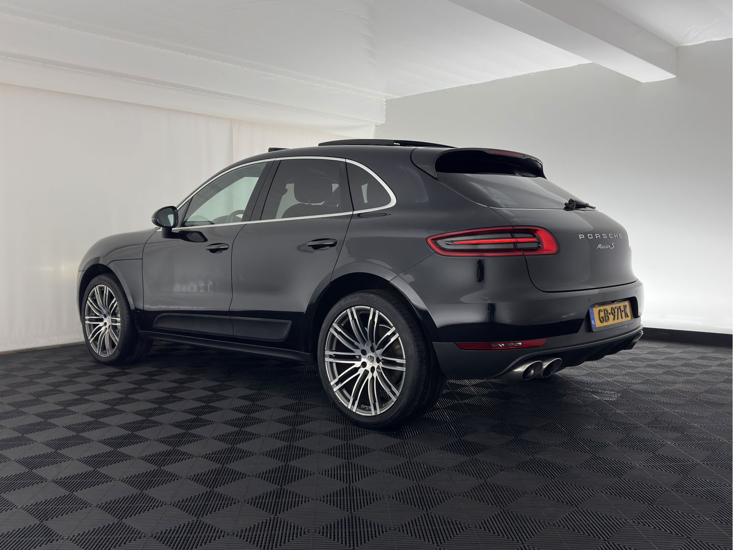 Porsche Macan 3.0 S Aut. *PANO | LUXURY-LEATHER | XENON | SPORT-CHRONO-PACK | MEMORY-PACK | BOSE-SOUND | AIR-SUSPENSION | HEATED-COMFORTSEATS | CAMERA | NAVI-FULLMAP | PRIVACY-GLASS | SHIFT-PADDLES | 21''ALU*
