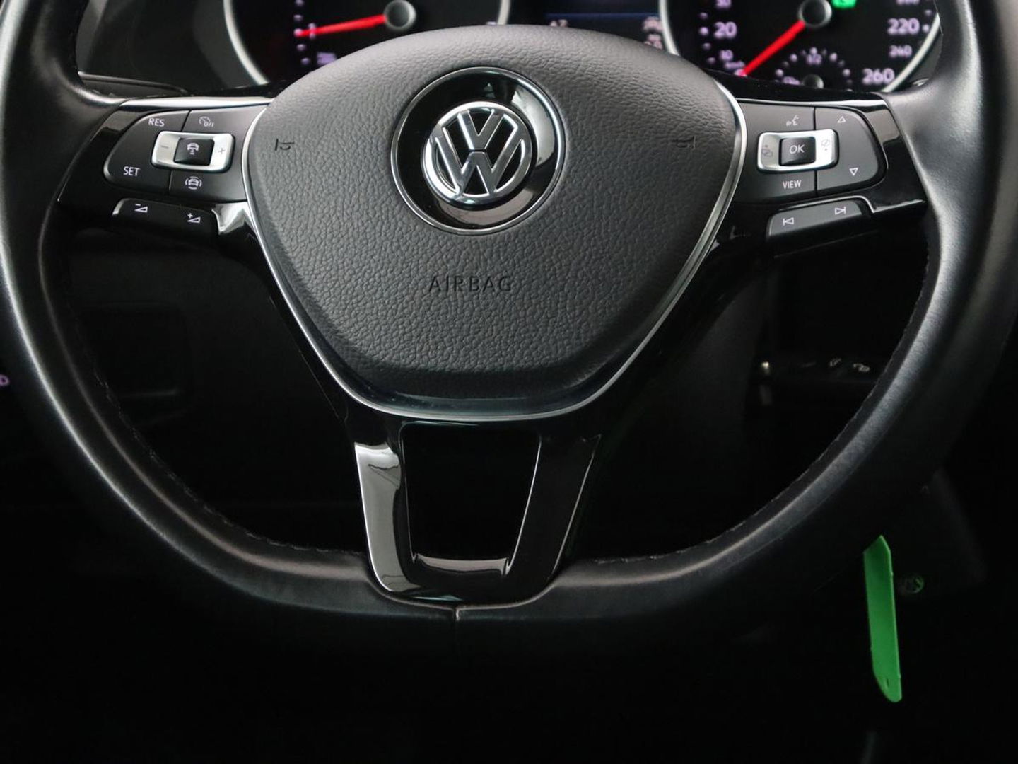 Volkswagen Tiguan 1.5 TSI Comfortline | Panoramadak | Stoelverwarming | Massage | Adaptive cruise | Carplay | Navigatie | Parkeerhulp