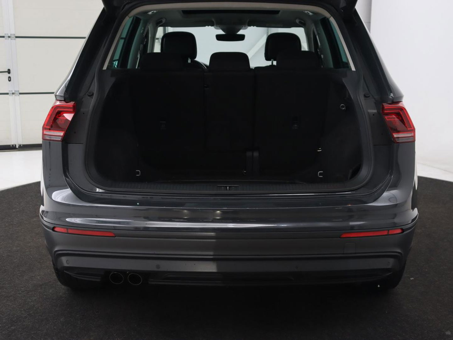 Volkswagen Tiguan 1.5 TSI Comfortline | Panoramadak | Stoelverwarming | Massage | Adaptive cruise | Carplay | Navigatie | Parkeerhulp