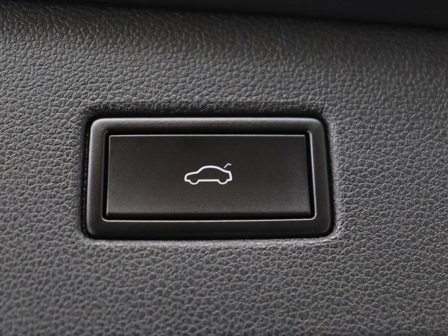 Volkswagen Tiguan 1.5 TSI Comfortline | Panoramadak | Stoelverwarming | Massage | Adaptive cruise | Carplay | Navigatie | Parkeerhulp