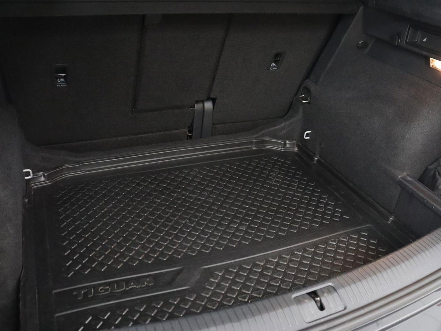 Volkswagen Tiguan 1.5 TSI Comfortline | Panoramadak | Stoelverwarming | Massage | Adaptive cruise | Carplay | Navigatie | Parkeerhulp