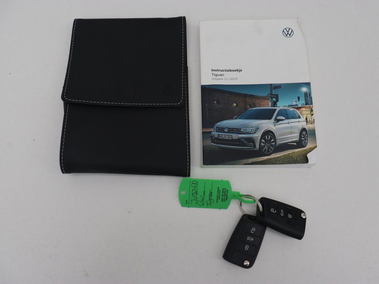 Volkswagen Tiguan 1.5 TSI Comfortline | Panoramadak | Stoelverwarming | Massage | Adaptive cruise | Carplay | Navigatie | Parkeerhulp