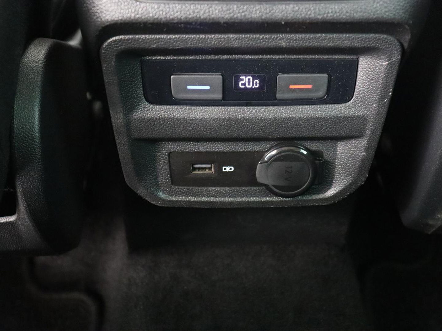 Volkswagen Tiguan 1.5 TSI Comfortline | Panoramadak | Stoelverwarming | Massage | Adaptive cruise | Carplay | Navigatie | Parkeerhulp