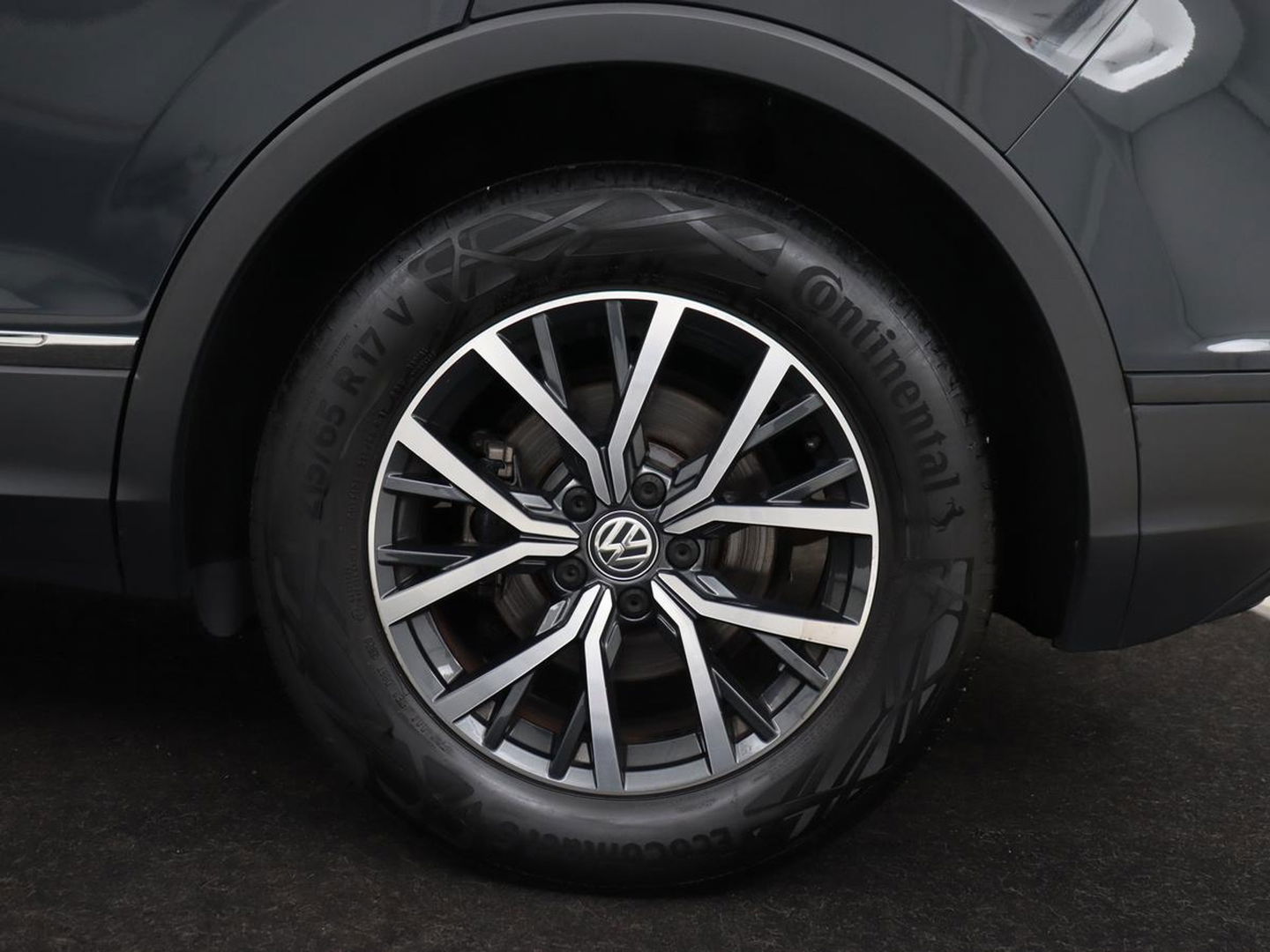 Volkswagen Tiguan 1.5 TSI Comfortline | Panoramadak | Stoelverwarming | Massage | Adaptive cruise | Carplay | Navigatie | Parkeerhulp