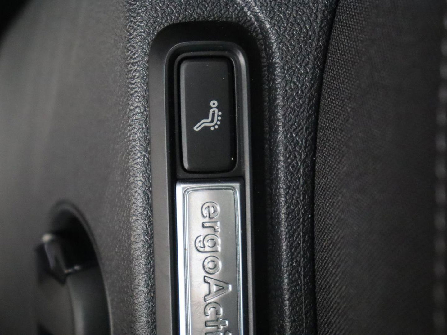 Volkswagen Tiguan 1.5 TSI Comfortline | Panoramadak | Stoelverwarming | Massage | Adaptive cruise | Carplay | Navigatie | Parkeerhulp