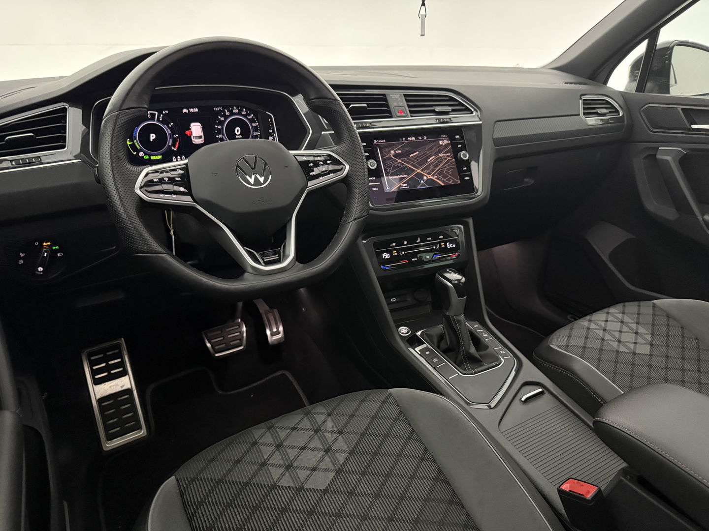 Volkswagen Tiguan 1.4 TSI eHybrid 245PK R-Line Black Style | Pano | Virtual | Adap. Cruise | Sfeer | Carplay | Keyless | Stoelverw. | NAP