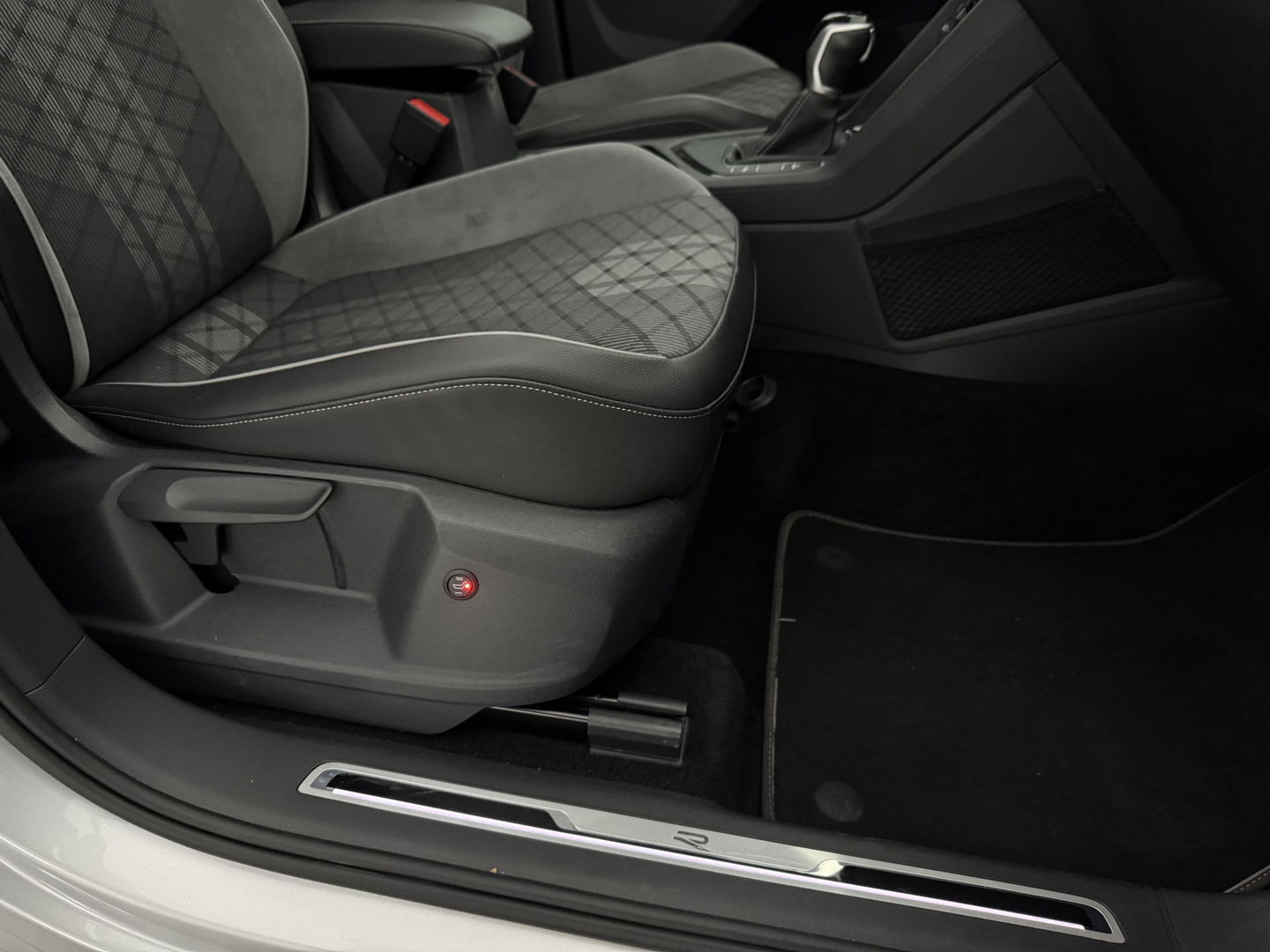 Volkswagen Tiguan 1.4 TSI eHybrid 245PK R-Line Black Style | Pano | Virtual | Adap. Cruise | Sfeer | Carplay | Keyless | Stoelverw. | NAP