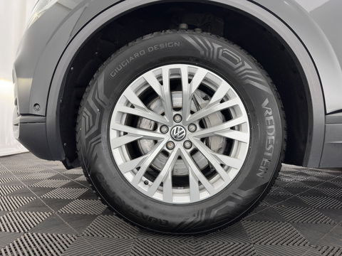 Volkswagen Touareg 3.0 TDI R-Line (INCL-BTW) Aut. *LUXURY-LEATHER | FULL-LED | BLIND-SPOT | HEATED-COMFORTSEATS | AIR-SUSPENSION | KEYLESS | CAMERA | NAVI-FULLMAP | PRIVACY-GLASS | ADAPTIVE-CRUISE |  SHIFT-PADDLES | TOWBAR*