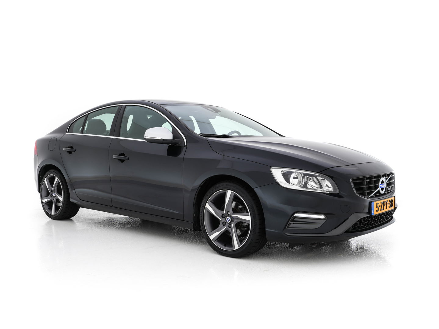 Volvo S60 1.6 T3 Summum R-Design Aut. *LEATHER-MICROFIBRE | NAVI-FULLMAP | SPORT-SEATS | ECC | PDC | CRUISE | 18''ALU*