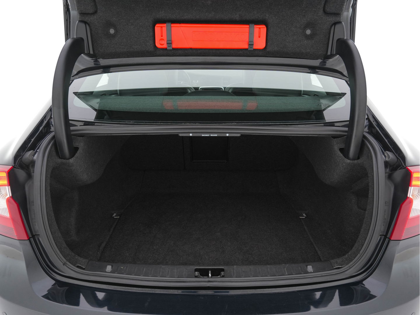 Volvo S60 1.6 T3 R-Design Summum Aut. *LEATHER-MICROFIBRE | NAVI-FULLMAP | SPORT-SEATS | ECC | PDC | CRUISE | 18''ALU*