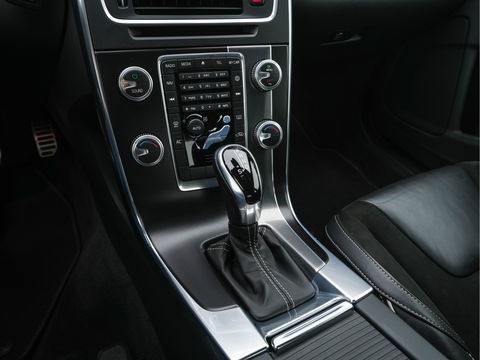 Volvo S60 1.6 T3 Summum R-Design Aut. *LEATHER-MICROFIBRE | NAVI-FULLMAP | SPORT-SEATS | ECC | PDC | CRUISE | 18''ALU*