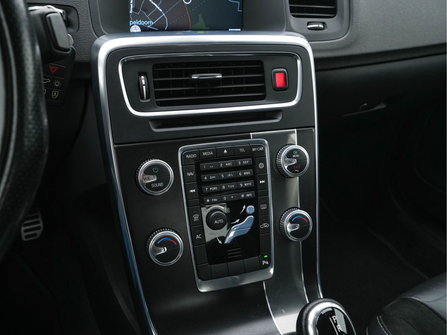 Volvo S60 1.6 T3 Summum R-Design Aut. *LEATHER-MICROFIBRE | NAVI-FULLMAP | SPORT-SEATS | ECC | PDC | CRUISE | 18''ALU*