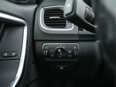 Volvo S60 1.6 T3 Summum R-Design Aut. *LEATHER-MICROFIBRE | NAVI-FULLMAP | SPORT-SEATS | ECC | PDC | CRUISE | 18''ALU*