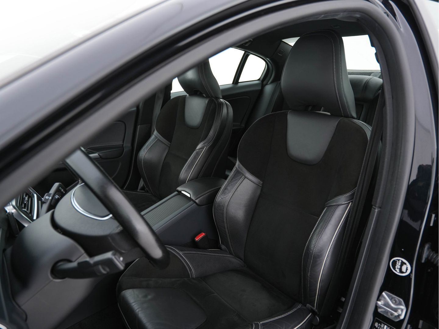 Volvo S60 1.6 T3 Summum R-Design Aut. *LEATHER-MICROFIBRE | NAVI-FULLMAP | SPORT-SEATS | ECC | PDC | CRUISE | 18''ALU*