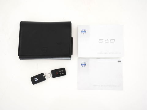 Volvo S60 1.6 T3 Summum R-Design Aut. *LEATHER-MICROFIBRE | NAVI-FULLMAP | SPORT-SEATS | ECC | PDC | CRUISE | 18''ALU*