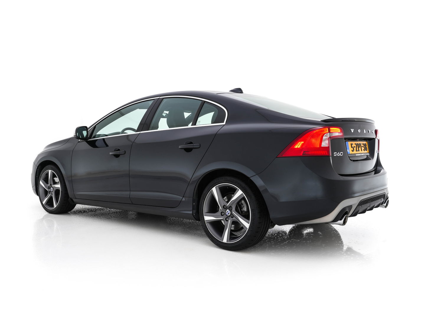 Volvo S60 1.6 T3 R-Design Summum Aut. *LEATHER-MICROFIBRE | NAVI-FULLMAP | SPORT-SEATS | ECC | PDC | CRUISE | 18''ALU*
