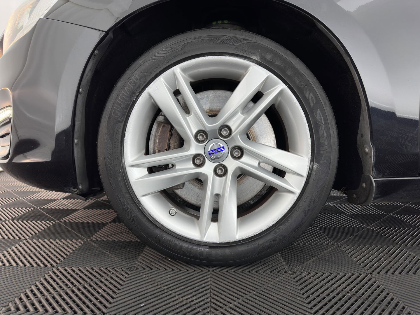 Volvo V60 2.4 D6 AWD Plug-In Hybrid Momentum Aut. *PANO | LEATHER-FABRIC | NAVI-FULLMAP | HEATED-COMFORTSEATS | ECC | PDC | CRUISE | TOWBAR | 17''ALU*