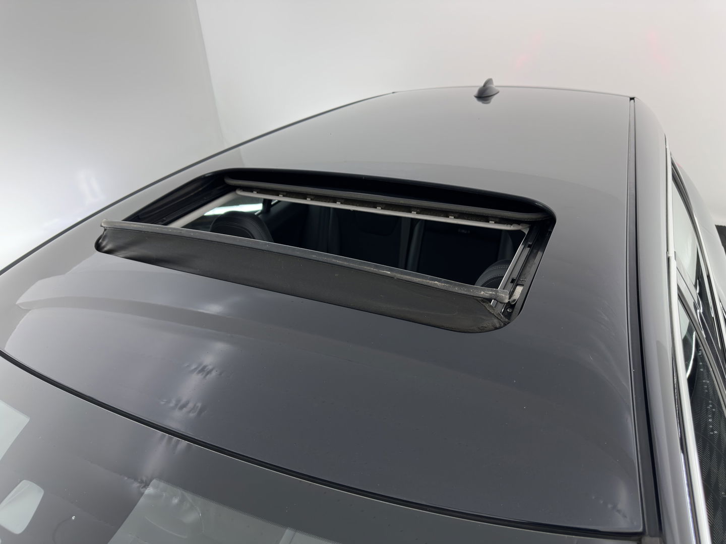 Volvo V60 2.4 D6 AWD Plug-In Hybrid Momentum Aut. *PANO | LEATHER-FABRIC | NAVI-FULLMAP | HEATED-COMFORTSEATS | ECC | PDC | CRUISE | TOWBAR | 17''ALU*