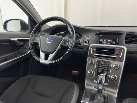 Volvo V60 2.4 D6 AWD Plug-In Hybrid Momentum Aut. *PANO | LEATHER-FABRIC | NAVI-FULLMAP | HEATED-COMFORTSEATS | ECC | PDC | CRUISE | TOWBAR | 17''ALU*