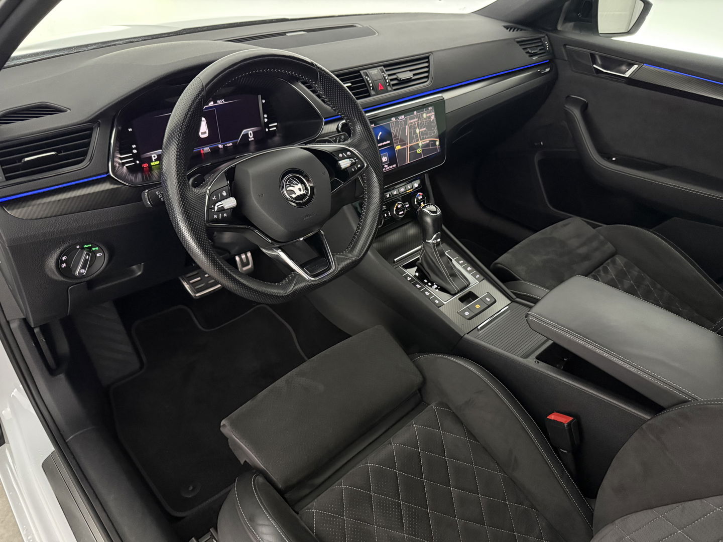 Škoda Superb Combi 1.4 TSI iV 218PK | Pano | 360° | Virtual | Sfeerverl. | Memory | Canton | Camera | Carplay | Adap. Cruise