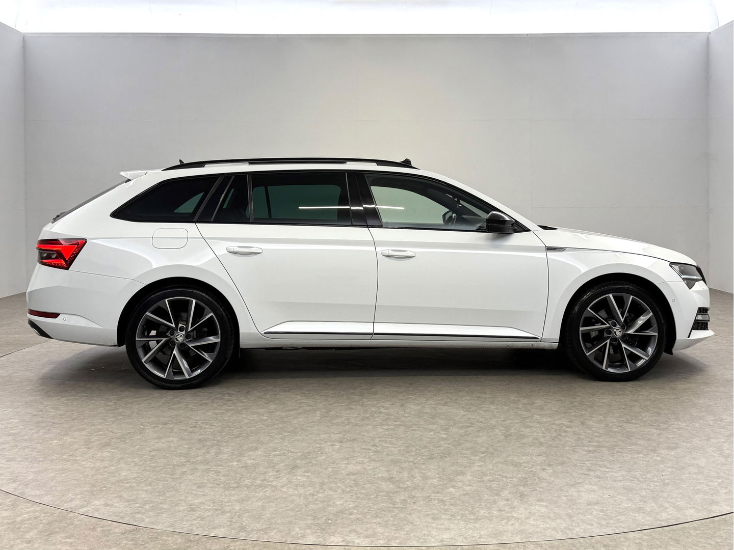 Škoda Superb Combi 1.4 TSI iV 218PK Sportline | Pano | 360° | Virtual | Sfeerverl. | Memory | Canton | Camera | Carplay | Adap. Cruise