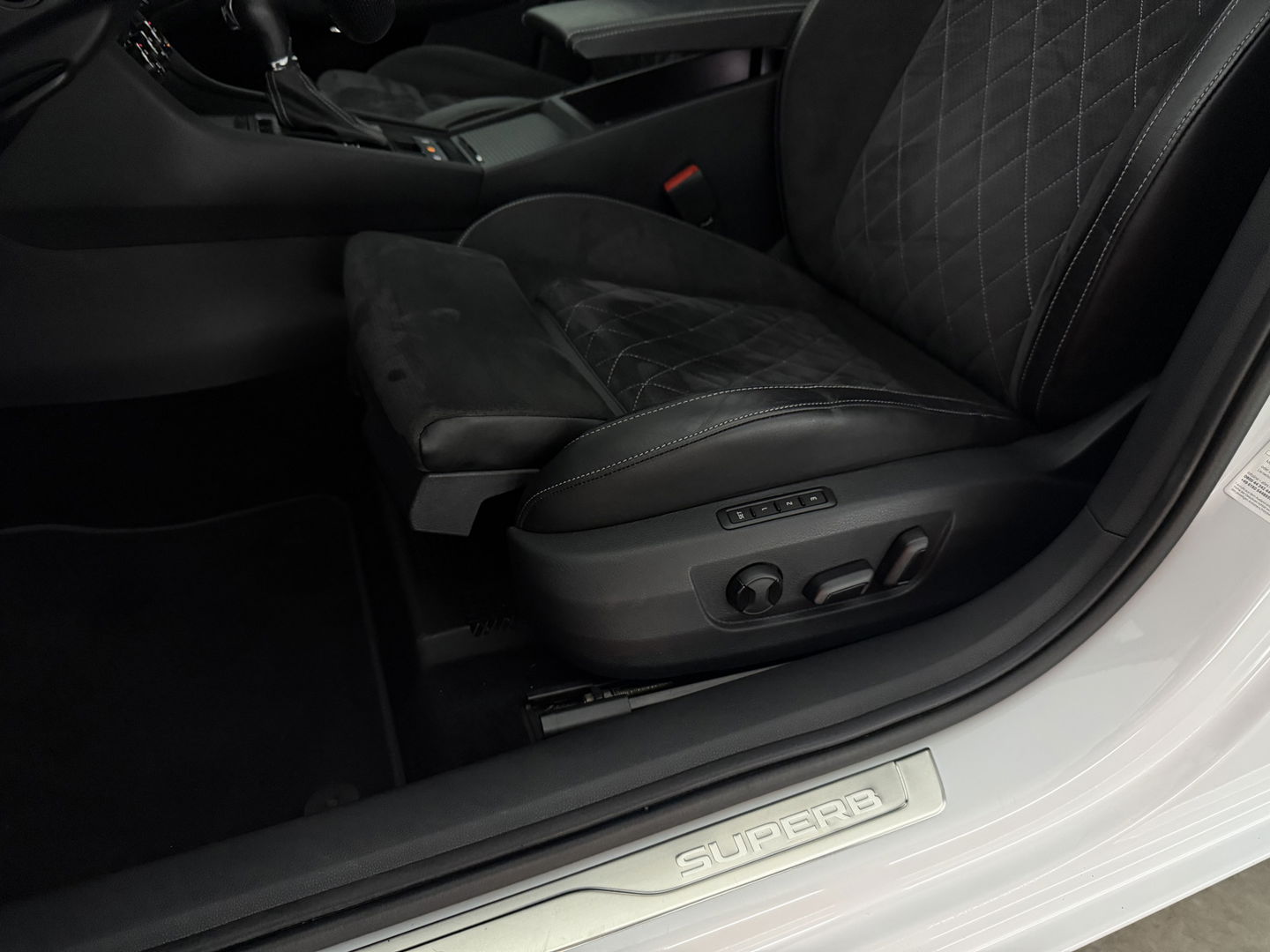 Škoda Superb Combi 1.4 TSI iV 218PK Sportline | Pano | 360° | Virtual | Sfeerverl. | Memory | Canton | Camera | Carplay | Adap. Cruise