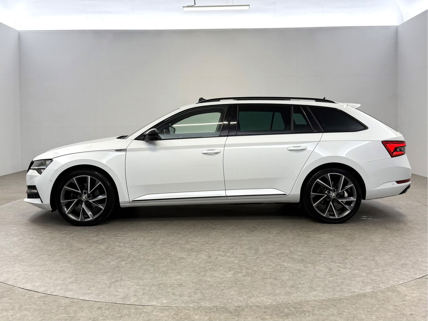 Škoda Superb Combi 1.4 TSI iV 218PK | Pano | 360° | Virtual | Sfeerverl. | Memory | Canton | Camera | Carplay | Adap. Cruise