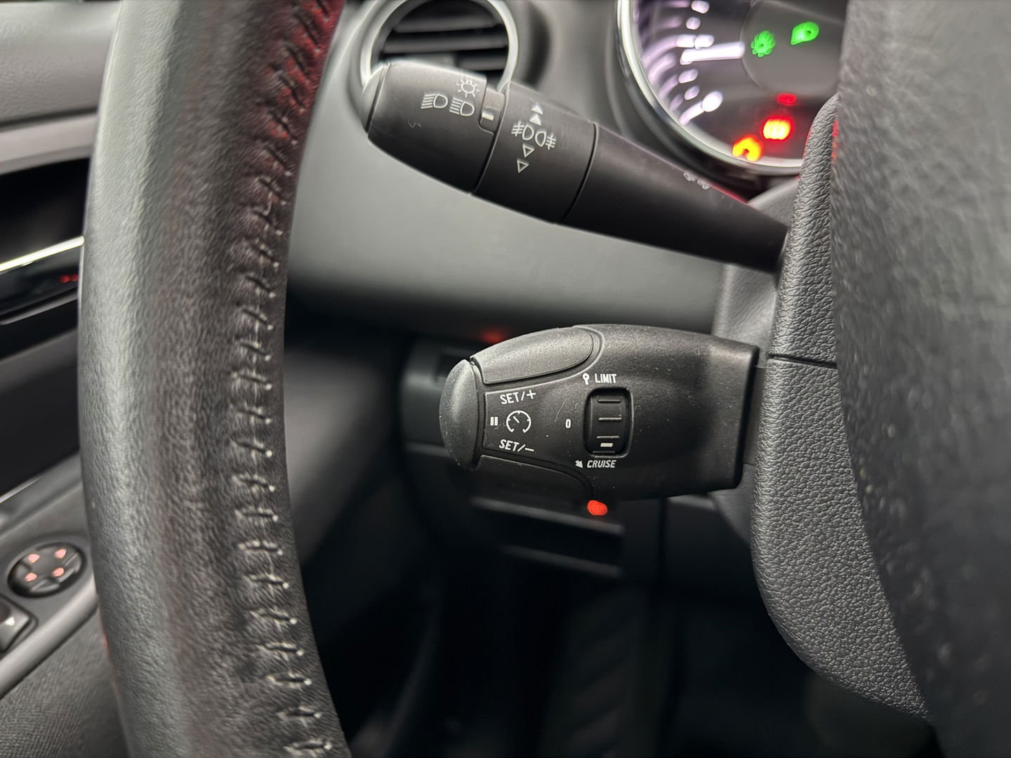 Peugeot 5008 1.6 THP Allure | Pano | HuD | Camera | LED | Cruise | Navi | NAP