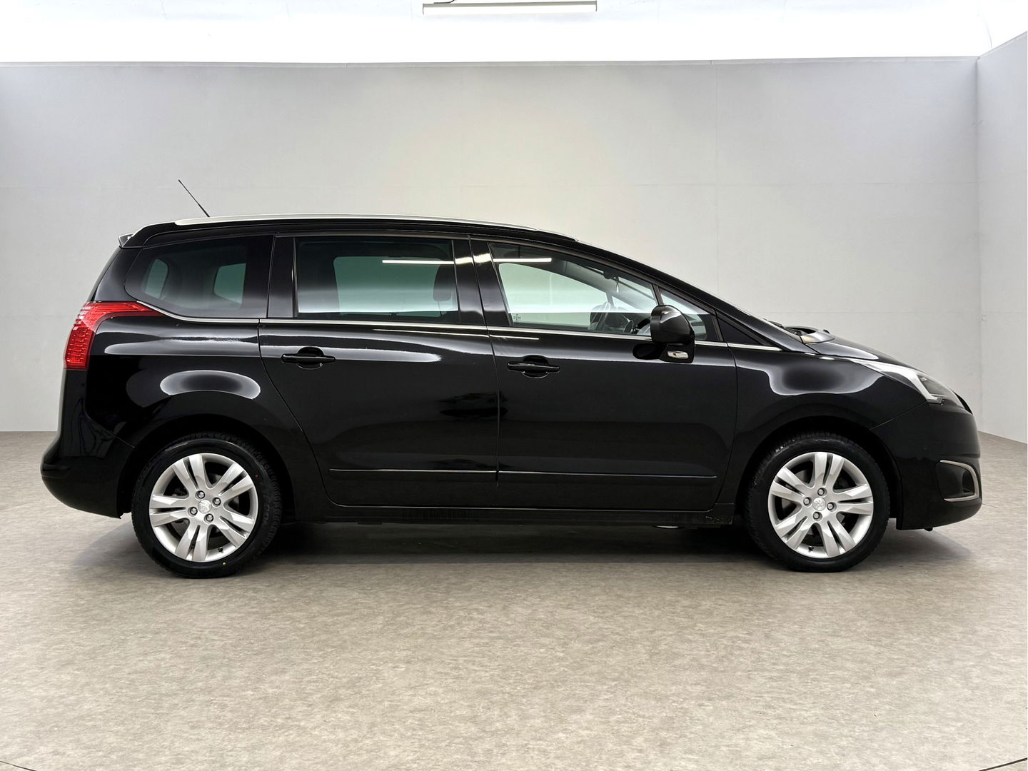 Peugeot 5008 1.6 THP Allure | Pano | HuD | Camera | LED | Cruise | Navi | NAP